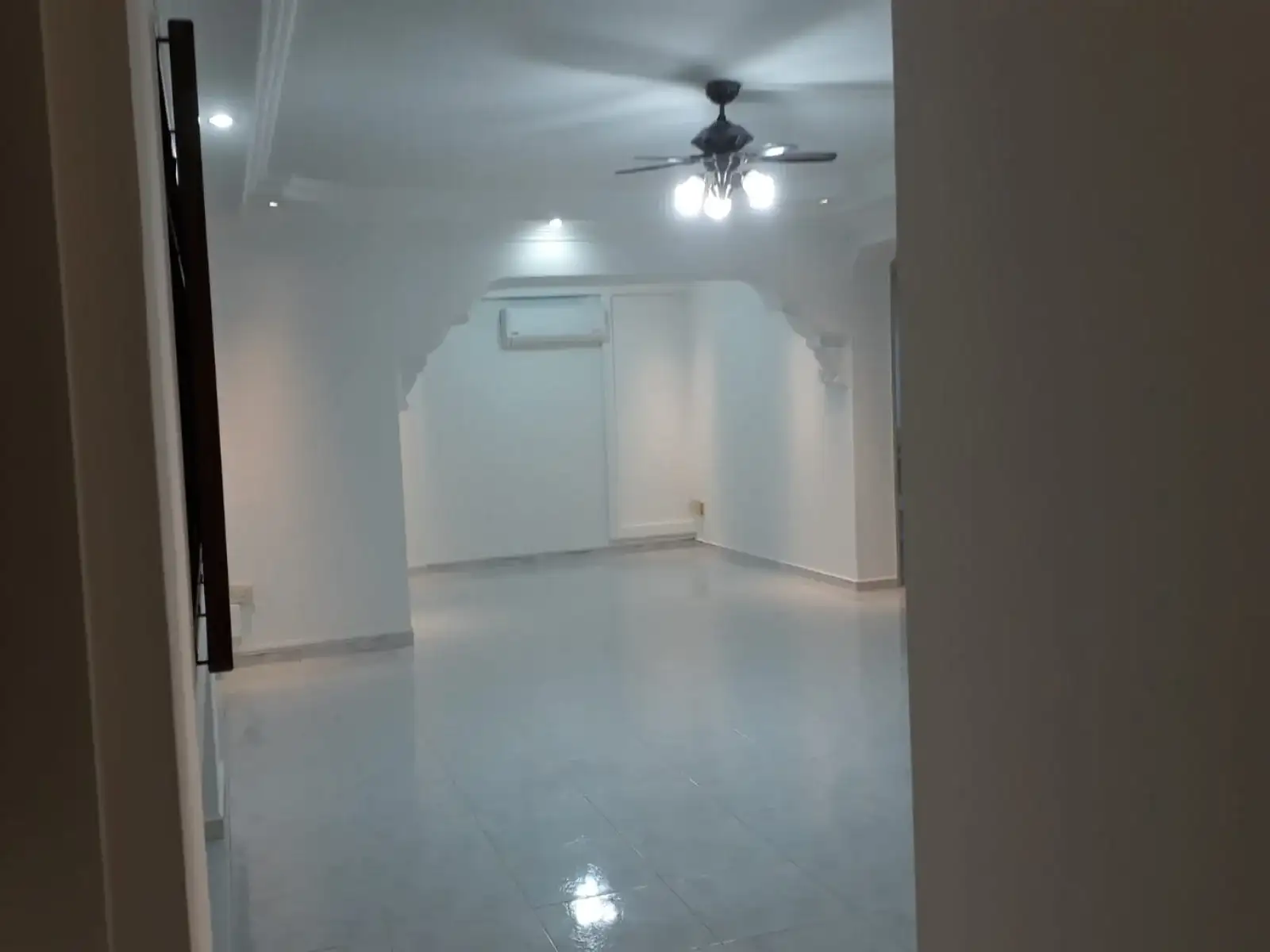 Pure white walls and ceiling for 4room house
